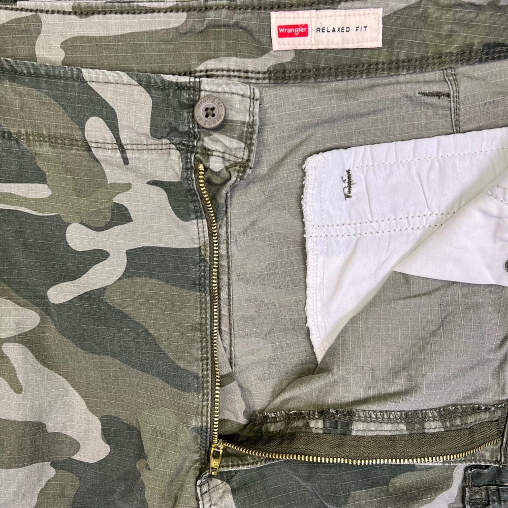 Wrangler Shorts Mens 40 Green Cargo Camo Relaxed Casual Ripstop Stretch 39x8.5 - Picture 4 of 11
